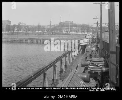 Verteilerabteilung, Low Service Pipe Lines, Verlängerung des Tunnels unter Mystic River an der Chelsea North Bridge, Charlestown, Mass., 26. März 1912 Wasserwerke, Wassertunnel, Baustellen Stockfoto
