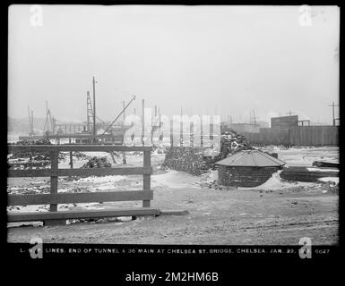 Verteilerabteilung, Low Service Pipe Lines, End of Tunnel and 36 Inch Main at Chelsea Street Bridge, Chelsea, Massachusetts, 29. Januar 1912 Wasserwerke, Wassertunnel, Baustellen Stockfoto