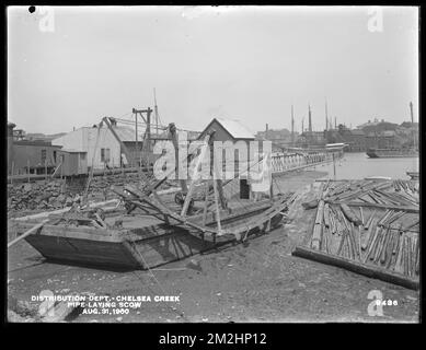 Verteilerabteilung, Low-Service-Rohrleitungen, Rohrverlegungsschachtel, Chelsea Creek; Chelsea; East Boston; Mass., 31. August 1900 , Waterworks, pipes Conduits, Baustellen Stockfoto