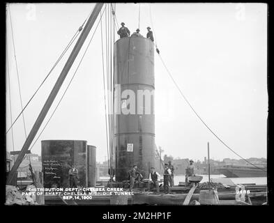 Verteilerabteilung, Low-Service-Rohrleitungen, Teil des Tunnelschachts an der Chelsea North Bridge, Chelsea Creek; Charlestown; Chelsea, Massachusetts, 14. September 1900, Wasserwerke, Wassertunnel, Baustellen Stockfoto