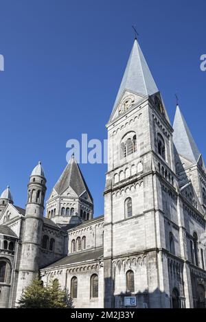 Neomaneske Kirche St. Remacle / Eglise Notre-Dame et Saint Remacle de Spa in der Stadt Spa, Lüttich, Belgien | Eglise Notre-Dame et Saint Remacle de Spa dans la ville de Spa, Liége, Belgique 23/08/2018 Stockfoto