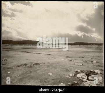 Vertriebsabteilung, Low Service Spot Pond Reservoir, Stoneham, Massachusetts, Ca. 1900 , Wasserwerke, Reservoirs, Wasserverteilungsstrukturen, Baustellen Stockfoto