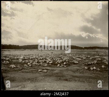 Vertriebsabteilung, Low Service Spot Pond Reservoir, Stoneham, Massachusetts, Ca. 1900 , Wasserwerke, Reservoirs, Wasserverteilungsstrukturen, Baustellen Stockfoto