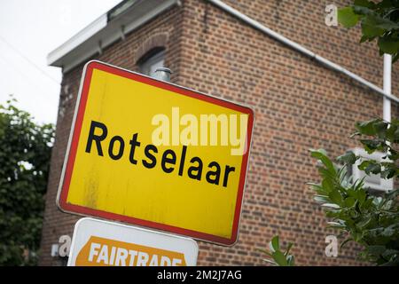 Abbildung zeigt den Namen der Gemeinde Rotselaar auf einem Straßenschild, Dienstag, 28. August 2018. BELGA FOTO JASPER JACOBS Stockfoto