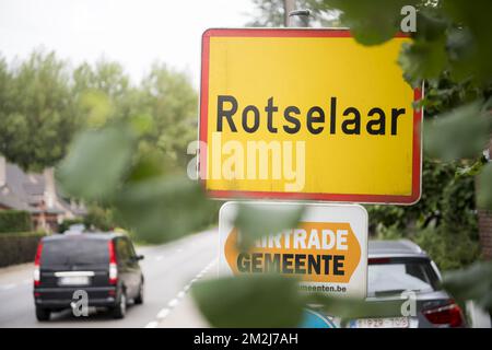 Abbildung zeigt den Namen der Gemeinde Rotselaar auf einem Straßenschild, Dienstag, 28. August 2018. BELGA FOTO JASPER JACOBS Stockfoto