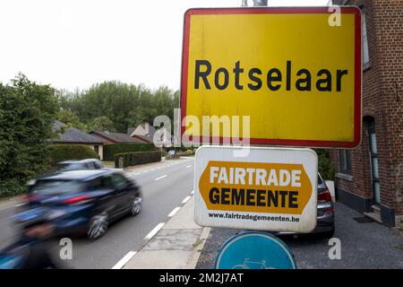 Abbildung zeigt den Namen der Gemeinde Rotselaar auf einem Straßenschild, Dienstag, 28. August 2018. BELGA FOTO JASPER JACOBS Stockfoto