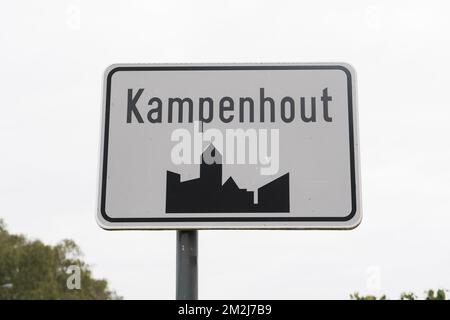 Abbildung zeigt den Namen der Gemeinde Kampenhout auf einem Straßenschild, Dienstag, 28. August 2018. BELGA FOTO JASPER JACOBS Stockfoto