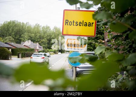 Abbildung zeigt den Namen der Gemeinde Rotselaar auf einem Straßenschild, Dienstag, 28. August 2018. BELGA FOTO JASPER JACOBS Stockfoto