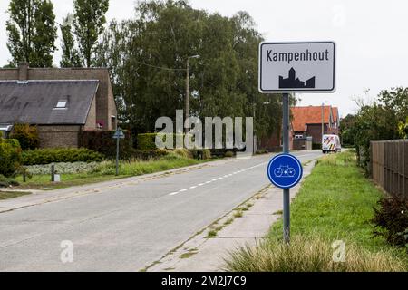 Abbildung zeigt den Namen der Gemeinde Kampenhout auf einem Straßenschild, Dienstag, 28. August 2018. BELGA FOTO JASPER JACOBS Stockfoto