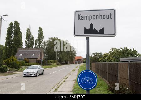 Abbildung zeigt den Namen der Gemeinde Kampenhout auf einem Straßenschild, Dienstag, 28. August 2018. BELGA FOTO JASPER JACOBS Stockfoto