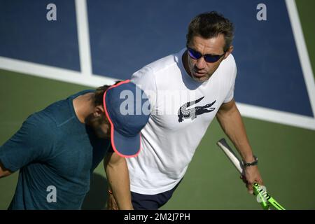 Der belgische David Goffin und Thierry Van Cleemput, Coach von Goffin, wurden während eines Trainings beim US Open Grand Slam-Tennisturnier 118. in Flushing Meadow, New York City, USA, am Mittwoch, den 29. August 2018, vorgestellt. BELGA FOTO YORICK JANSENS Stockfoto