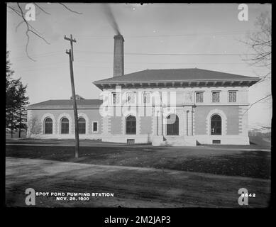 Distributionsabteilung, Northern High Service Spot Pond Pumping Station, Front, Stoneham, Mass., November 28, 1900 , Wasserwerke, Pumpstationen, Bauarbeiten abgeschlossen Stockfoto