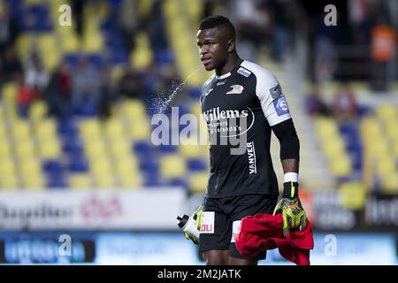 Oostends Torwart Fabrice Ondoa wurde während des Spiels der Jupiler Pro League zwischen STVV und KV Oostende am Samstag, den 01. September 2018, in Sint-Truiden am sechsten Tag der Jupiler Pro League, der belgischen Fußballmeisterschaftssaison 2018-2019, fotografiert. BELGA FOTO KRISTOF VAN ACCOM Stockfoto