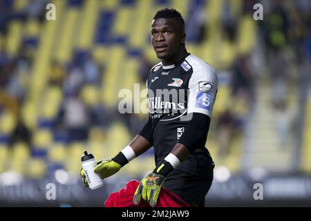 Oostends Torwart Fabrice Ondoa wurde während des Spiels der Jupiler Pro League zwischen STVV und KV Oostende am Samstag, den 01. September 2018, in Sint-Truiden am sechsten Tag der Jupiler Pro League, der belgischen Fußballmeisterschaftssaison 2018-2019, fotografiert. BELGA FOTO KRISTOF VAN ACCOM Stockfoto