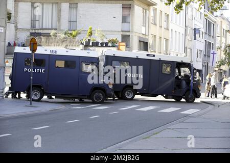 Sicherheitsmaßnahmen bei einem Besuch des Vogelenmarkts in Antwerpen, Teil der Kampagne der rechtsextremen flämischen nationalistischen Partei Vlaams Belang, Sonntag, den 02. September 2018. BELGA FOTO NICOLAS MAETERLINCK Stockfoto