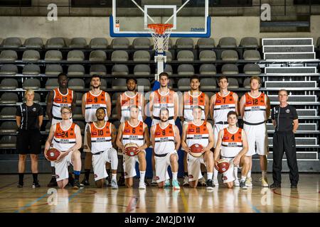 (Obere Reihe L-R): Assistent Coach Jill Lorent, Ibrahima Fall Faye, Haris Delalic, Brandan Stith, Rogiers Roby, Lucien Sissoko von Leuven, Rafael Bogaerts von Leuven, Maxime Gaudoux von Leuven, Cheftrainer Eddy Casteels von Leuven (untere Reihe L-R: Cedric Blanchart, Solly Stansbury, Thibaut Vervoort, Leuvens Anthony Lambot, Leuvens Seppe Despalier und Joris Fauconnier posieren für den Fotografen bei einem Fotoshooting der belgischen Basketballmannschaft Leuven Bears vor der EuroMillions League 2018-2019 am Mittwoch, den 05. September 2018 in Oostende. BELGA FOTO JASPER JACOBS Stockfoto