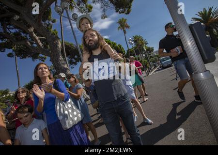 Des marches citoyennes pour le cliat ont lieu dans les Grandes Villes francaises ce samedi. Une centaine de personnes se sont réunies à Nice Place Masséna, et ont marché vers la Promenade des Anglais en Faveur du cliat | Bürgermärsche für das Klima finden diesen Samstag in großen französischen Städten statt. Etwa hundert Menschen versammelten sich auf dem Place Masséna in Nizza und gingen für das Klima in Richtung der Promenade des Anglais. 08/09/2018 Stockfoto