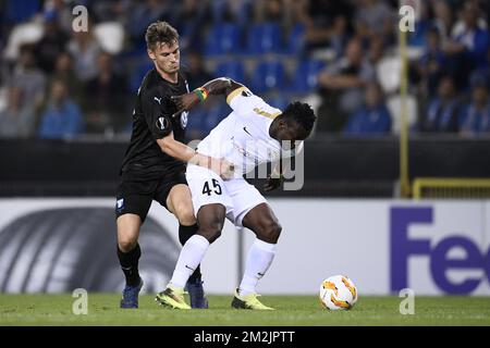 Malmo FF's Forward Markus Rosenberg und Genks Joseph Aidoo kämpfen um den Ball während des Spiels zwischen der belgischen Fußballmannschaft KRC Genk und dem schwedischen Verein Malmo FF in Genk, Donnerstag, den 20. September 2018, am ersten Tag der Gruppenbühne der UEFA Europa League. BELGA FOTO YORICK JANSENS Stockfoto