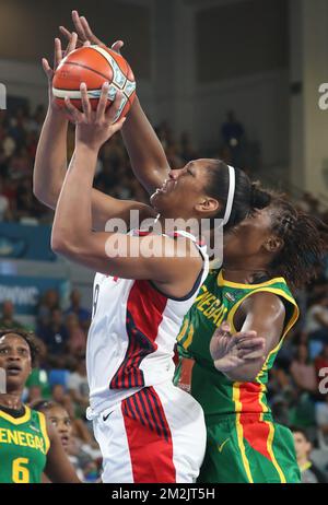 A'Ja Wilson der USA kämpft um den Ball während eines Basketballspiels zwischen den Nationalmannschaften der USA und Senegal, das am Samstag, den 22. September 2018 in Teneriffa, Spanien, dem ersten Spiel der Gruppenbühne der Frauen-Weltmeisterschaft, in Gruppe D. BELGA PHOTO VIRGINIE LEFOUR stattfindet Stockfoto