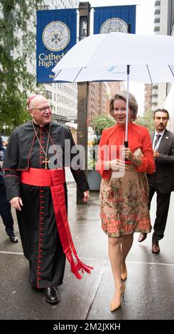 Kardinal Timothy Dolan begrüßt Königin Mathilde von Belgien vor einem Besuch der Cathedral All Girls High School während der 73.. Sitzung der Generalversammlung der Vereinten Nationen (UNGA 73) in New York City, Vereinigte Staaten von Amerika, Dienstag, den 25. September 2018. BELGA FOTO BENOIT DOPPPAGNE Stockfoto