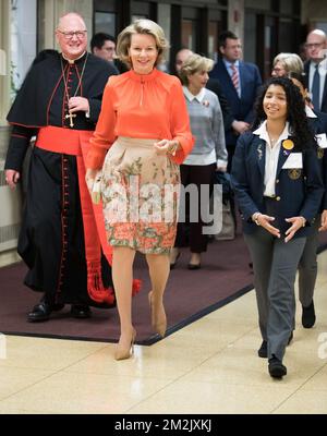 Kardinal Timothy Dolan begrüßt Königin Mathilde von Belgien vor einem Besuch der Cathedral All Girls High School während der 73.. Sitzung der Generalversammlung der Vereinten Nationen (UNGA 73) in New York City, Vereinigte Staaten von Amerika, Dienstag, den 25. September 2018. BELGA FOTO BENOIT DOPPPAGNE Stockfoto