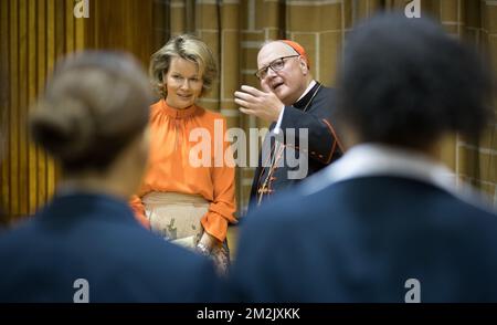 Kardinal Timothy Dolan begrüßt Königin Mathilde von Belgien vor einem Besuch der Cathedral All Girls High School während der 73.. Sitzung der Generalversammlung der Vereinten Nationen (UNGA 73) in New York City, Vereinigte Staaten von Amerika, Dienstag, den 25. September 2018. BELGA FOTO BENOIT DOPPPAGNE Stockfoto