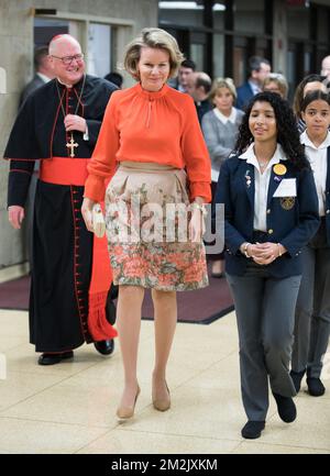 Kardinal Timothy Dolan begrüßt Königin Mathilde von Belgien vor einem Besuch der Cathedral All Girls High School während der 73.. Sitzung der Generalversammlung der Vereinten Nationen (UNGA 73) in New York City, Vereinigte Staaten von Amerika, Dienstag, den 25. September 2018. BELGA FOTO BENOIT DOPPPAGNE Stockfoto