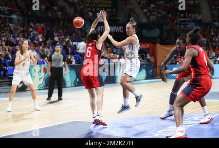 Belgische Cats Marjorie Carpreaux kämpft für den Ball während eines Basketballspiels zwischen der belgischen Nationalmannschaft „The Belgische Cats“ und den Vereinigten Staaten, im Halbfinale der FIBA Frauen-Basketball-Weltmeisterschaft, in Teneriffa, Spanien, Samstag, den 29. September 2018. BELGA PHOTO VIRGINIE LEFOUR Stockfoto