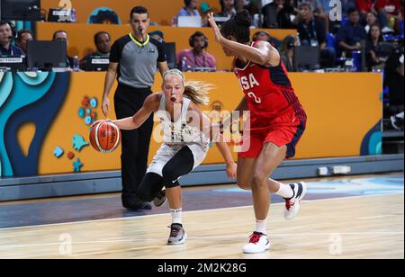 Die belgischen Cats Julie Allemand kämpft für den Ball während eines Basketballspiels zwischen der belgischen Nationalmannschaft „die belgischen Cats“ und den Vereinigten Staaten, im Halbfinale der FIBA Frauen-Basketball-Weltmeisterschaft am Samstag, den 29. September 2018 in Teneriffa, Spanien. BELGA PHOTO VIRGINIE LEFOUR Stockfoto