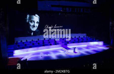 Das Bild zeigt ein Porträt des französisch-armenischen Sängers Charles Aznavour (Chahnour Varinag Asnavourian) zu Beginn des 17.. Gipfels der Frankophonie in Jerevan, Armenien, Donnerstag, den 11. Oktober 2018. Die Internationale Organisation der Frankophonie versammelt die Staats- und Regierungschefs ihrer Mitgliedstaaten für zwei Tage. BELGA FOTO BENOIT DOPPPAGNE Stockfoto