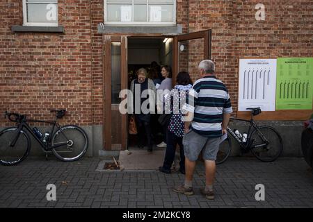 Illustration picture shows people queuing at a polling station in Aarschot, Sunday 14 October 2018. Belgium votes in municipal, district and provincial elections. BELGA PHOTO JASPER JACOBS Stock Photo