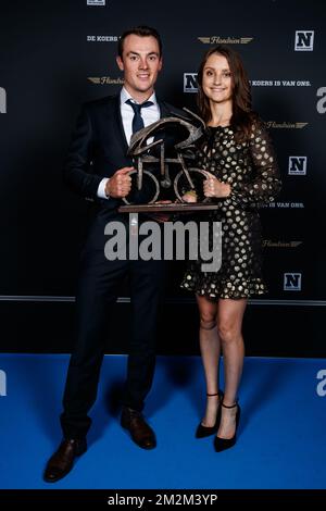 Belgischer Yves Lampaert von Quick-Step-Böden und seine Freundin Astrid Demeulemeester, die während der Preisverleihung „Gala van de Flandrien 2018" für den besten belgischen Radfahrer der Radfahrsaison 2018, organisiert von der Zeitung „Het Nieuwsblad“, Dienstag, den 06. November 2018 in Oostende, fotografiert wurde. BELGA FOTO KURT DESPLENTER Stockfoto
