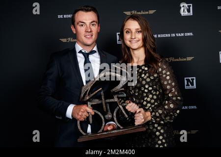 Belgischer Yves Lampaert von Quick-Step-Böden und seine Freundin Astrid Demeulemeester, die während der Preisverleihung „Gala van de Flandrien 2018" für den besten belgischen Radfahrer der Radfahrsaison 2018, organisiert von der Zeitung „Het Nieuwsblad“, Dienstag, den 06. November 2018 in Oostende, fotografiert wurde. BELGA FOTO KURT DESPLENTER Stockfoto