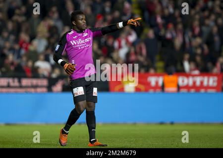 Oostends Torwart Fabrice Ondoa, der während des Spiels der Jupiler Pro League zwischen dem Royal Antwerpen FC und KV Oostende am Freitag, den 09. November 2018 in Antwerpen am 15.. Tag der belgischen Fußballmeisterschaft „Jupiler Pro League“ von 2018 bis 2019 fotografiert wurde. BELGA FOTO KRISTOF VAN ACCOM Stockfoto