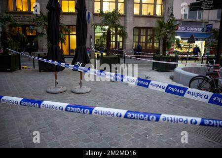 Polizeiband auf dem Polizeirevier am Kolenmarkt - Rue du Charbon, in der Nähe des Grand Place - Grote Markt in Brüssel, nachdem ein Mann die Polizeibeamten mit einem Messer angegriffen hatte, Anfang Dienstag, den 20. November 2018. BELGA FOTO HATIM KAGHAT Stockfoto