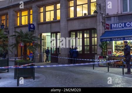 Polizeiband auf dem Polizeirevier am Kolenmarkt - Rue du Charbon, in der Nähe des Grand Place - Grote Markt in Brüssel, nachdem ein Mann die Polizeibeamten mit einem Messer angegriffen hatte, Anfang Dienstag, den 20. November 2018. BELGA FOTO HATIM KAGHAT Stockfoto