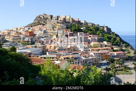 Blick auf das Dorf Castelsardo auf Sardinien in Italien Stockfoto