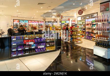 World Duty Free Shop, Flughafen Stansted, Essex, England, Großbritannien Stockfoto