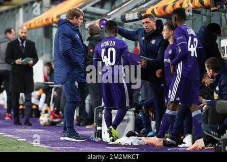 Anderlechts Cheftrainer Hein Vanhaezebrouck, Anderlechts Albert Mboyo Sambi Lokonga, Anderlechts Assistenztrainer Karim Belhocine, Anderlechts Yari Verschaeren, Und Anderlechts Francis Amuzu wurde während des Spiels zwischen der belgischen Fußballmannschaft RSC Anderlecht und dem slowakischen Verein Spartak Trnava am Donnerstag, den 29. November 2018, in Anderlecht am fünften Tag der UEFA Europa League Gruppenbühne in Gruppe D. BELGA FOTO VIRGINIE LEFOUR dargestellt Stockfoto