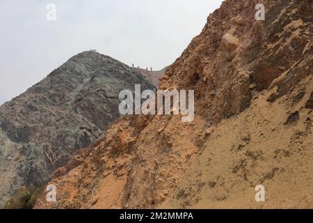 Rötliche Landschaften entlang Highway 68, Salta, Argentinien. Stockfoto