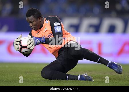 Oostends Torwart Fabrice Ondoa in Aktion während des Fußballspiels zwischen KRC Genk und KV Oostende, Sonntag, den 16. Dezember 2018 in Genk, am 19.. Tag der belgischen Fußballmeisterschaft „Jupiler Pro League“, 2018-2019. BELGA FOTO YORICK JANSENS Stockfoto