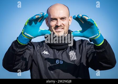 Torwart von Charleroi, French Remy Riou, posiert für den Fotografen nach der morgendlichen Sitzung am dritten Tag des Wintertrainingslagers der belgischen Fußballmannschaft Sporting Charleroi in Valencia, Spanien, Montag, 07. Januar 2019. BELGA FOTO LAURIE DIEFFEMBACQ Stockfoto