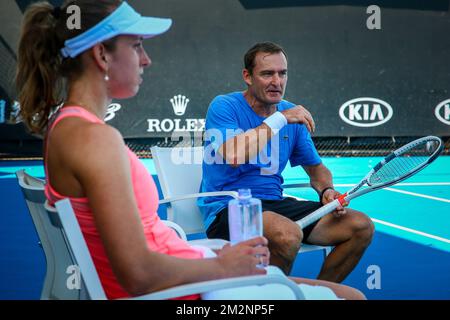 Elise Mertens and her coach David Taylor pictured during a training session at the 'Australian Open' tennis Grand Slam, Saturday 12 January 2019 in Melbourne Park, Melbourne, Australia. This first grand slam of the season will be taking place from 14 to 27 January. BELGA PHOTO PATRICK HAMILTON Stockfoto