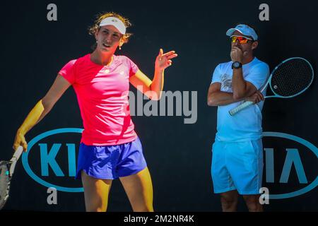 Elise Mertens und ihr Trainer David Taylor bildeten ein Bild während eines Trainings zur Vorbereitung des „Australian Open“ Tennis Grand Slam am Sonntag, den 13. Januar 2019 in Melbourne, Australien. Der erste Grand Slam der Saison findet vom 14. Bis 27. Januar statt. BELGA FOTO PATRICK HAMILTON Stockfoto