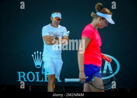 Elise Mertens und ihr Trainer David Taylor bildeten ein Bild während eines Trainings zur Vorbereitung des „Australian Open“ Tennis Grand Slam am Sonntag, den 13. Januar 2019 in Melbourne, Australien. Der erste Grand Slam der Saison findet vom 14. Bis 27. Januar statt. BELGA FOTO PATRICK HAMILTON Stockfoto