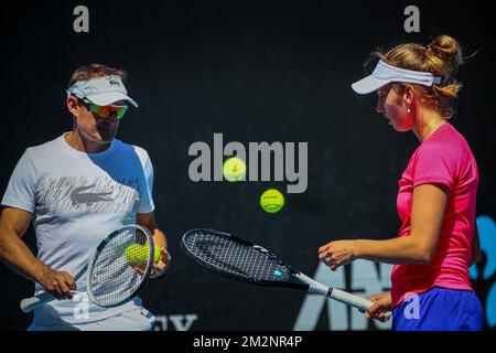 Elise Mertens und ihr Trainer David Taylor bildeten ein Bild während eines Trainings zur Vorbereitung des „Australian Open“ Tennis Grand Slam am Sonntag, den 13. Januar 2019 in Melbourne, Australien. Der erste Grand Slam der Saison findet vom 14. Bis 27. Januar statt. BELGA FOTO PATRICK HAMILTON Stockfoto