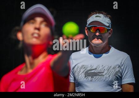 Elise Mertens und ihr Trainer David Taylor bildeten ein Bild während eines Trainings zur Vorbereitung des „Australian Open“ Tennis Grand Slam am Sonntag, den 13. Januar 2019 in Melbourne, Australien. Der erste Grand Slam der Saison findet vom 14. Bis 27. Januar statt. BELGA FOTO PATRICK HAMILTON Stockfoto