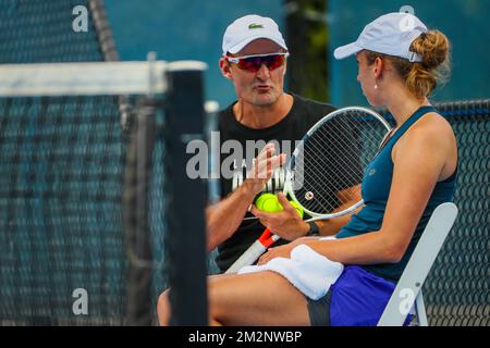 Elise Mertens und ihr Trainer David Taylor bildeten ein Bild während eines Trainings im Vorfeld der Secound-Runde beim Tennis Grand Slam „Australian Open“ am Mittwoch, den 16. Januar 2019 in Melbourne Park, Australien. Der erste Grand Slam der Saison findet vom 14. Bis 27. Januar statt. BELGA FOTO PATRICK HAMILTON Stockfoto