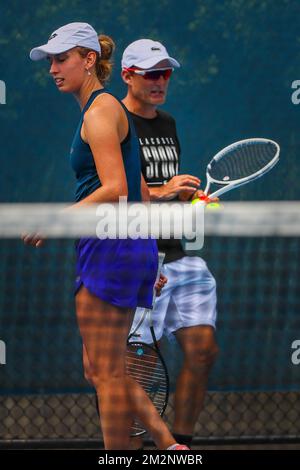 Elise Mertens und ihr Trainer David Taylor bildeten ein Bild während eines Trainings im Vorfeld der Secound-Runde beim Tennis Grand Slam „Australian Open“ am Mittwoch, den 16. Januar 2019 in Melbourne Park, Australien. Der erste Grand Slam der Saison findet vom 14. Bis 27. Januar statt. BELGA FOTO PATRICK HAMILTON Stockfoto