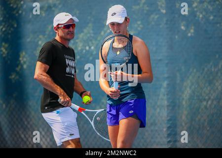 Elise Mertens und ihr Trainer David Taylor bildeten ein Bild während eines Trainings im Vorfeld der Secound-Runde beim Tennis Grand Slam „Australian Open“ am Mittwoch, den 16. Januar 2019 in Melbourne Park, Australien. Der erste Grand Slam der Saison findet vom 14. Bis 27. Januar statt. BELGA FOTO PATRICK HAMILTON Stockfoto